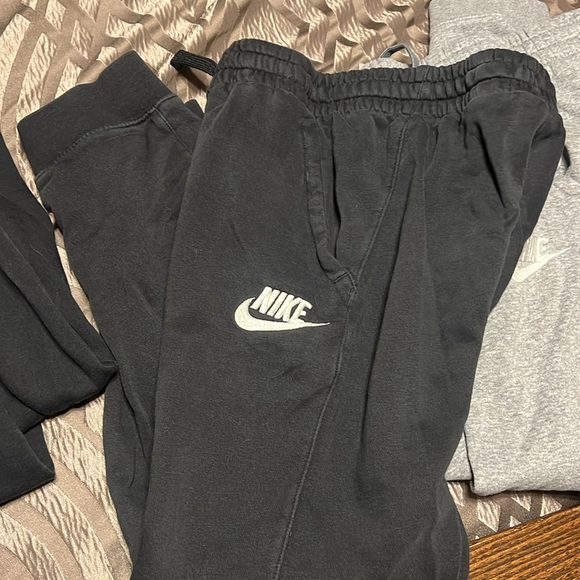 Nike sweatpants 3 pairs - Picture 3 of 7